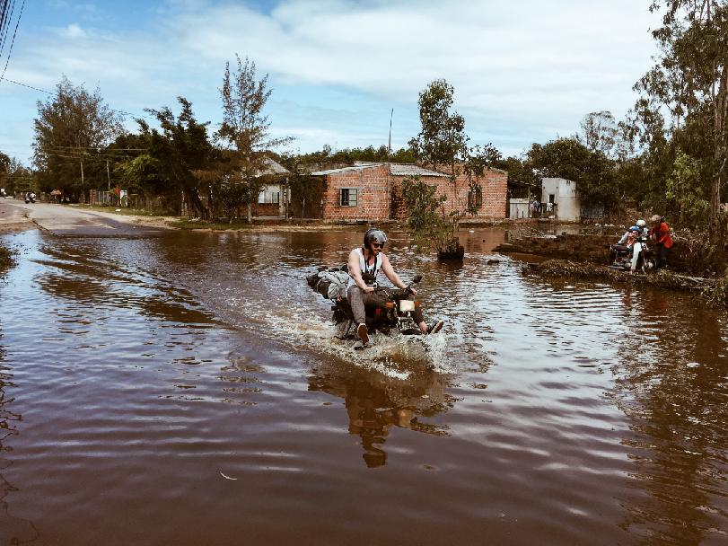 Jak se vyhnout pokutám na motorce a projet Vietnam a užít si super dobrodružnou cestu po vlastní ose.